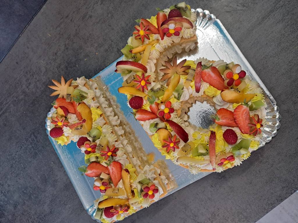 Gâteau Number cake ou Letter cake Vanille et fruits frais de saison